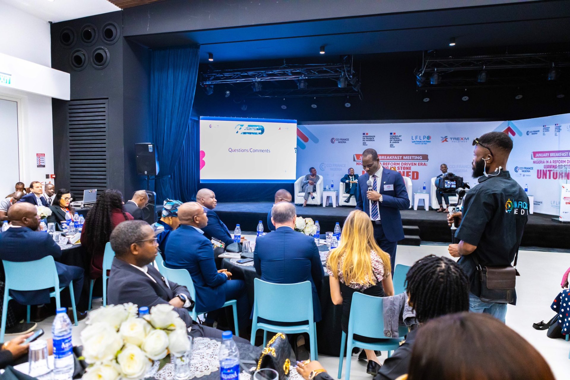 French and Nigerian business leaders in conversation at an FNCCI gala